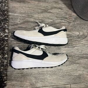 Nike Womens Waffle Debut Sneakers 10